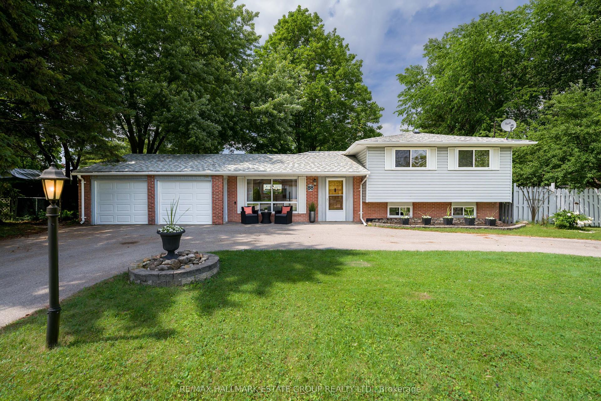 88 Lakeland Crescent — photo 1