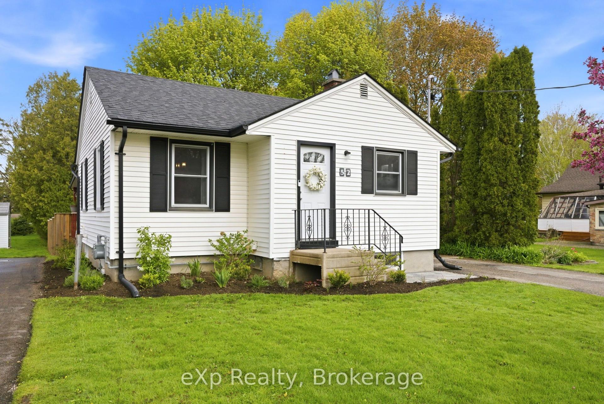52 Avondale Avenue — photo 1