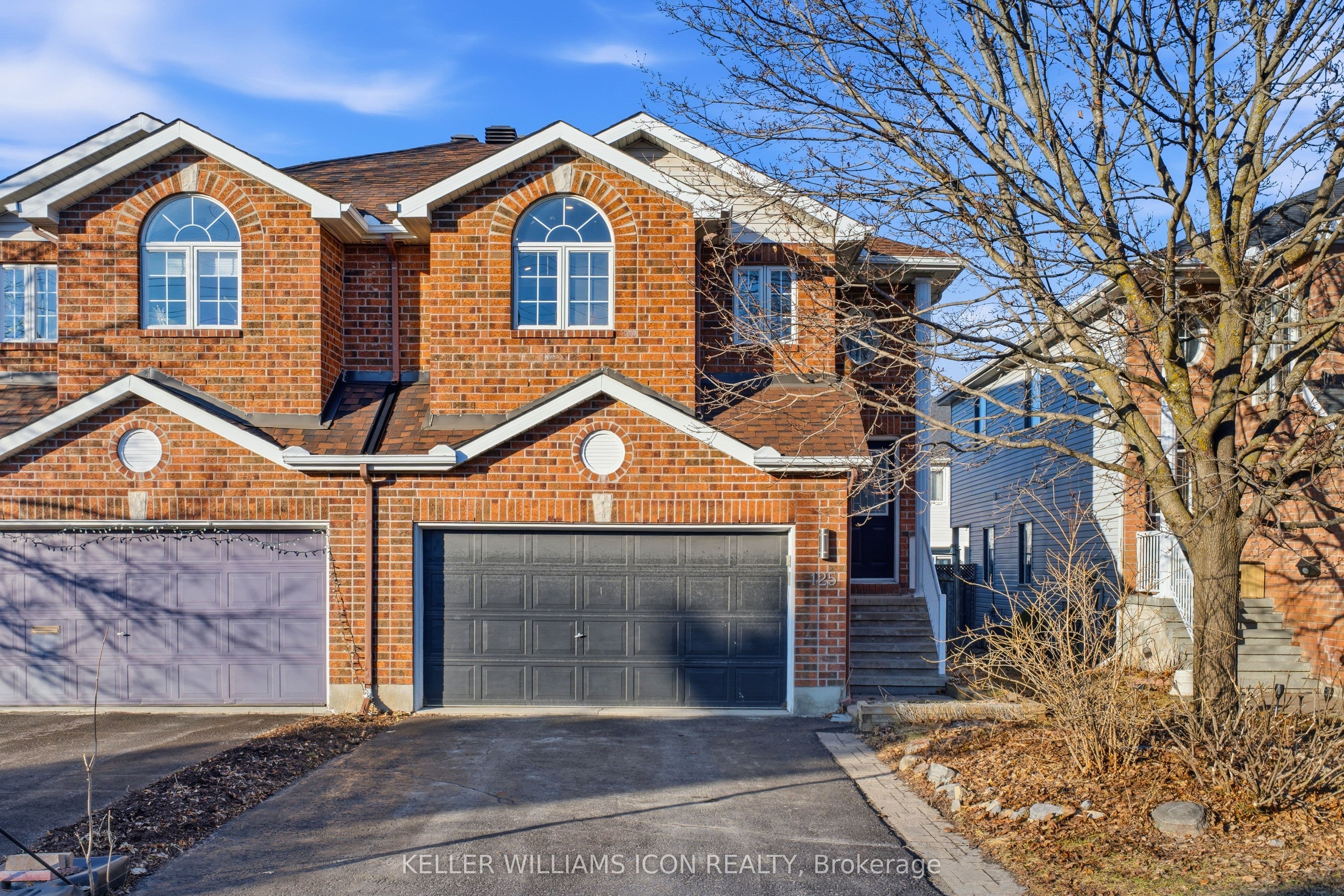125 Castle Glen Crescent — photo 1