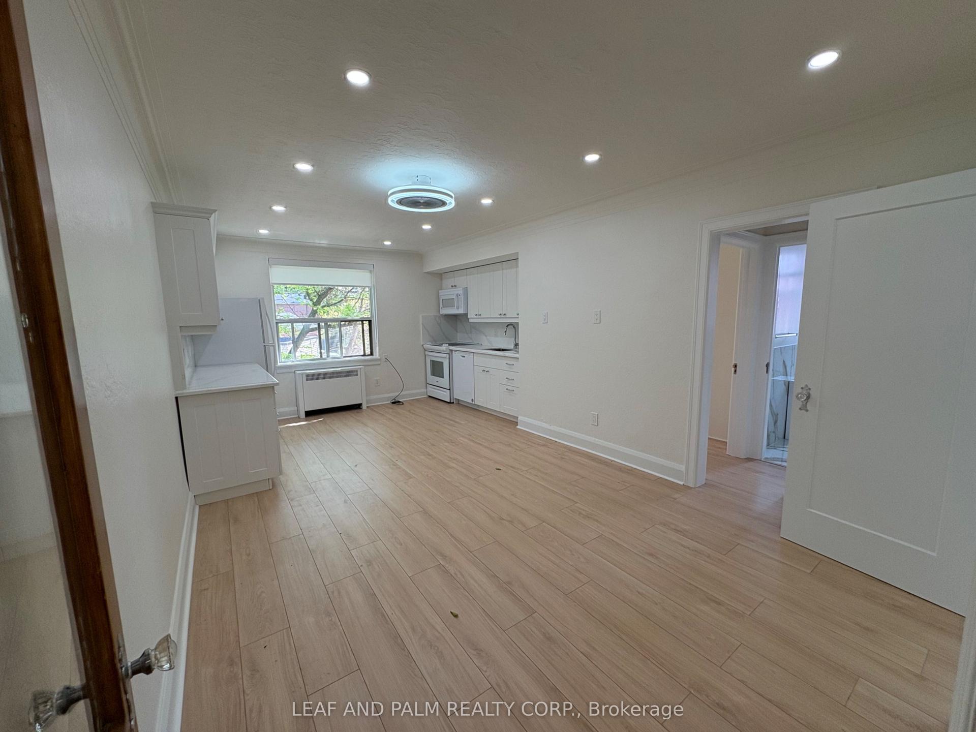 870 Millwood Road 48 #48, Toronto — Multiplex for lease, photo 1