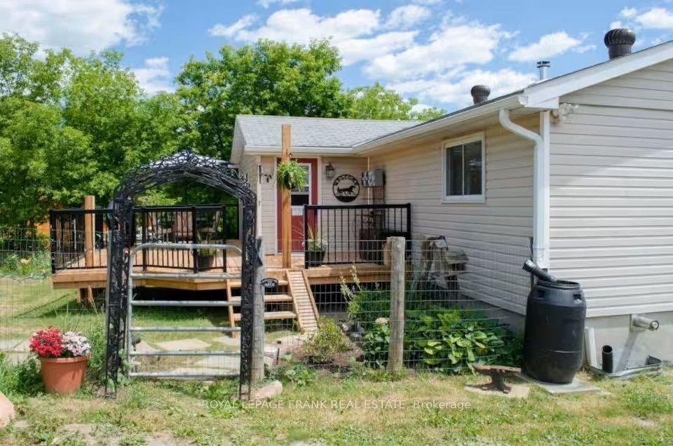 56 Oakdene Crescent, Kawartha Lakes — Detached for sale, photo 1
