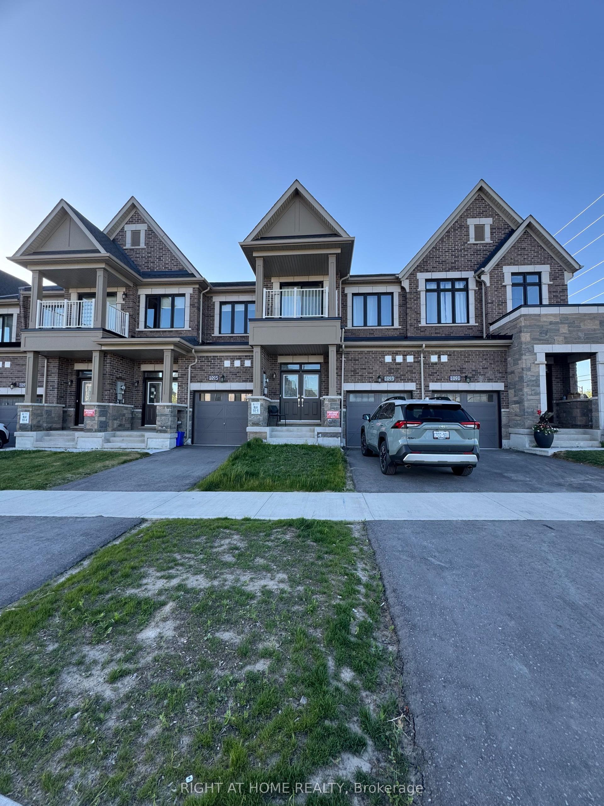 1093 Thompson Drive — photo 1