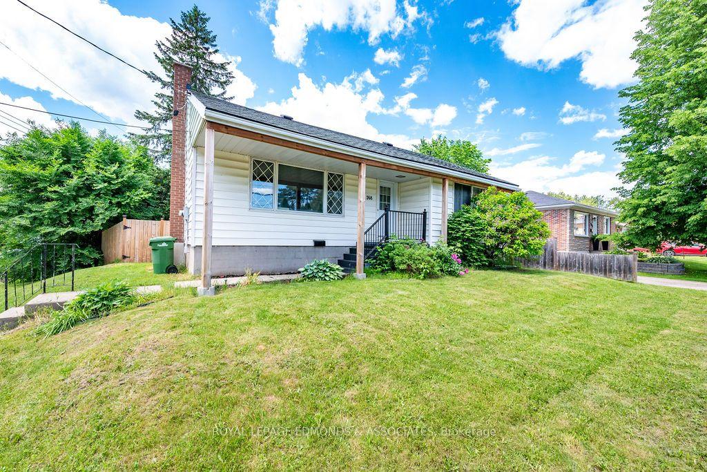 768 Mackay Street — photo 1