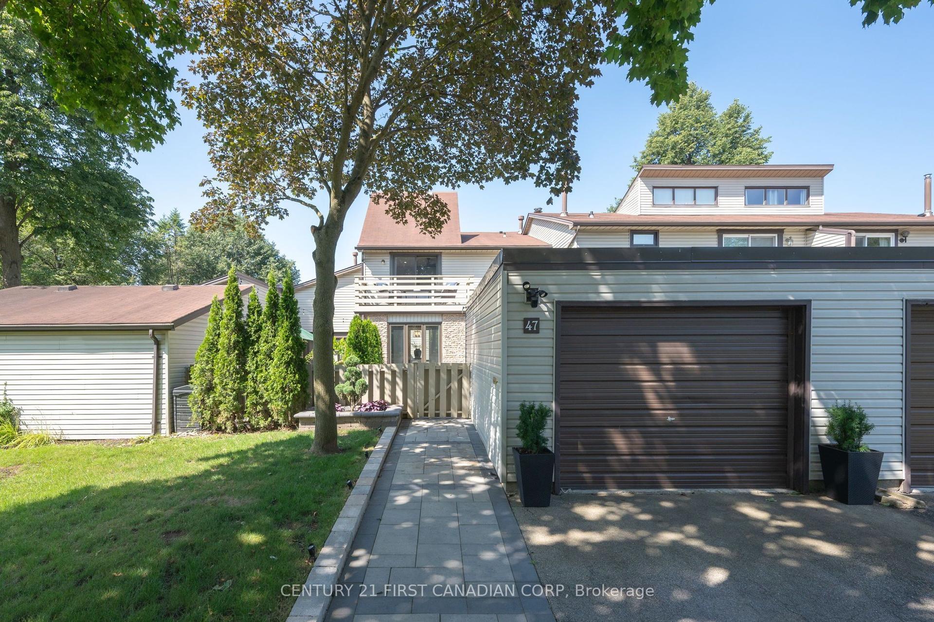 47 Brixham Road, London South — Condo Town for sale, photo 1