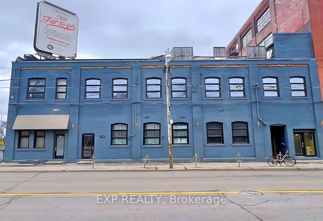 2480 Dundas Street W — photo 1