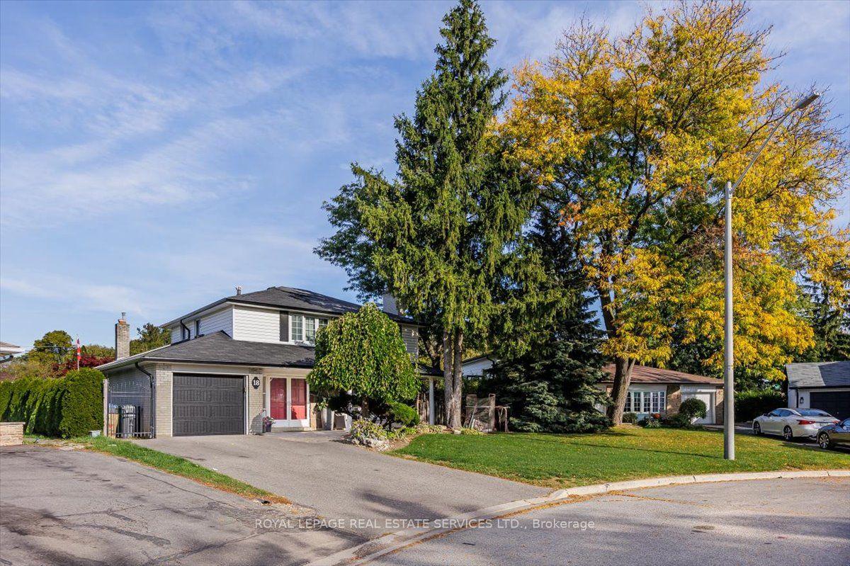18 Chesterfield Road — photo 1