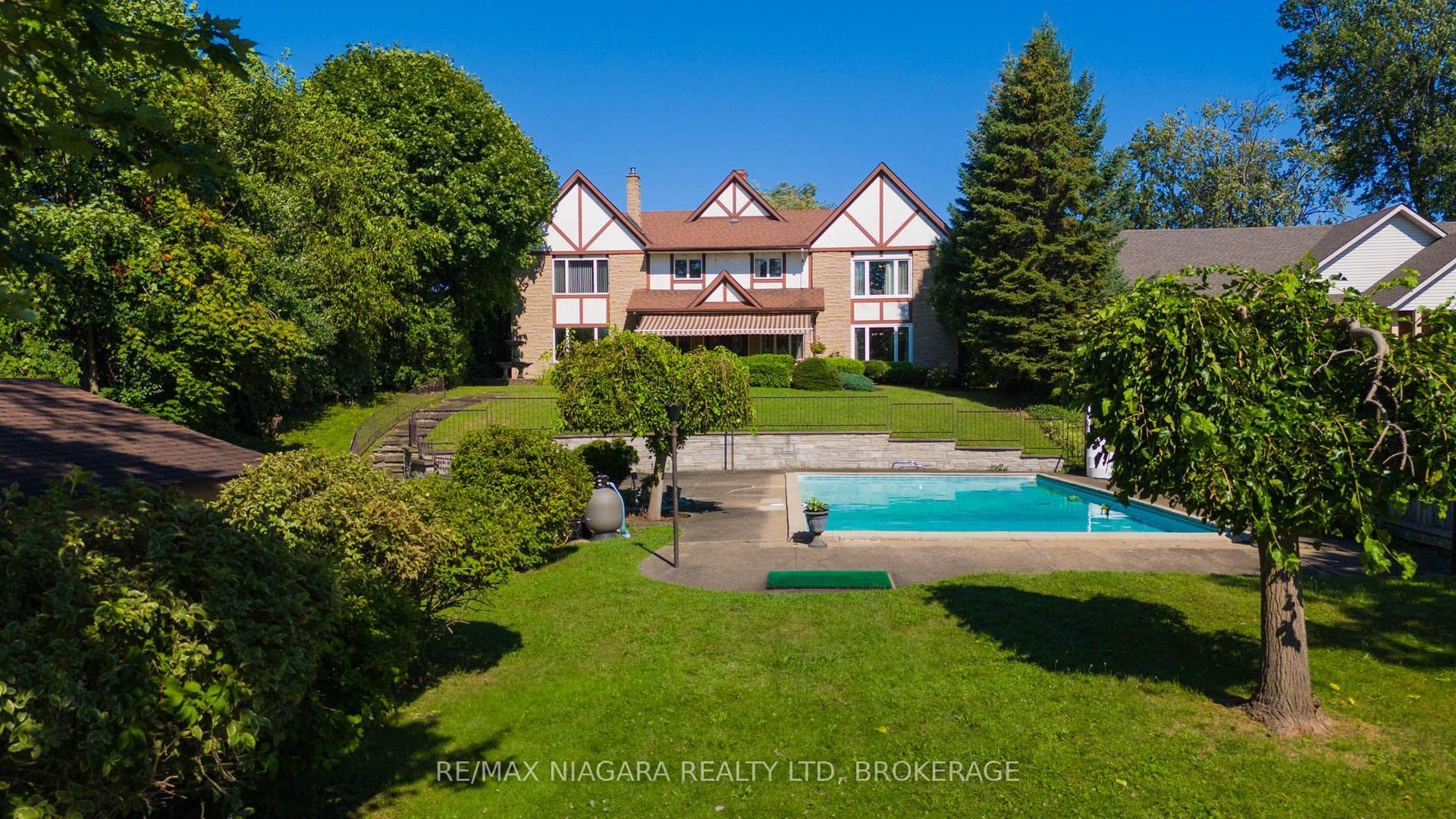 140 LAKESHORE Road — photo 1