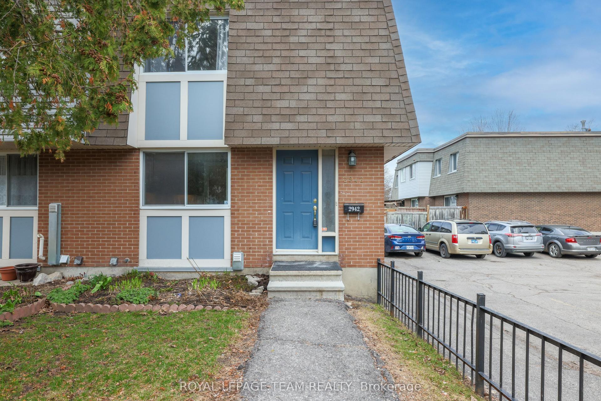 2942 Fairlea Crescent, Hunt Club - South Keys and Area — Condo Town for sale, photo 1