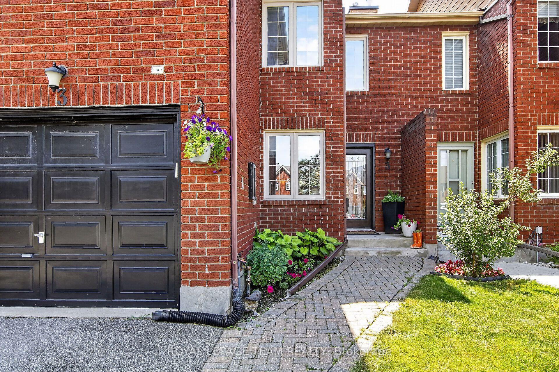 3 Hepburn Court, Kanata — Townhouse for sale, photo 1
