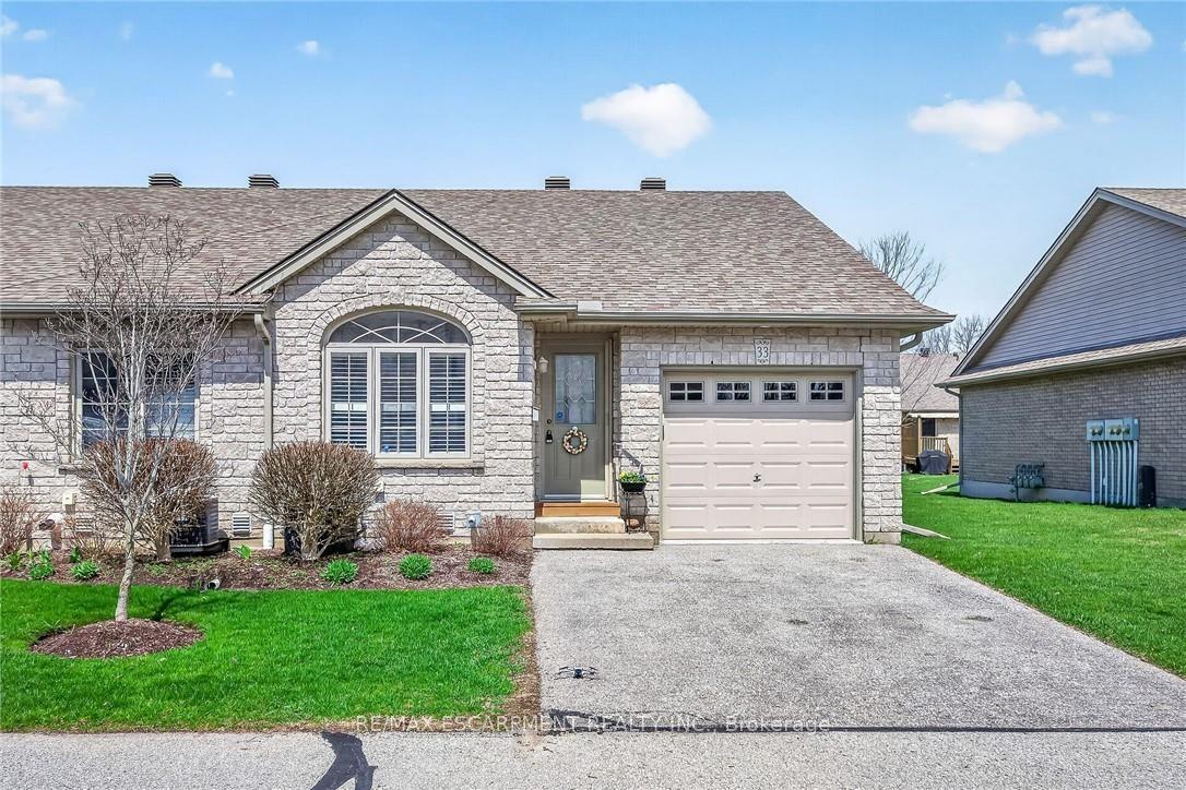 510 Queensway Street W 33 #33 — photo 1