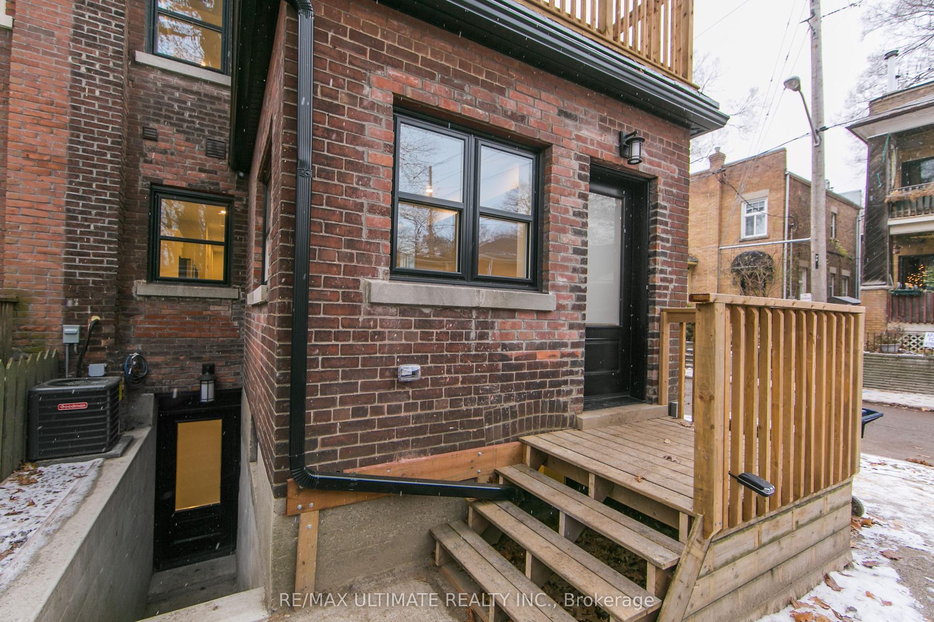 19 Fernwood Park Avenue Main #Main — photo 1