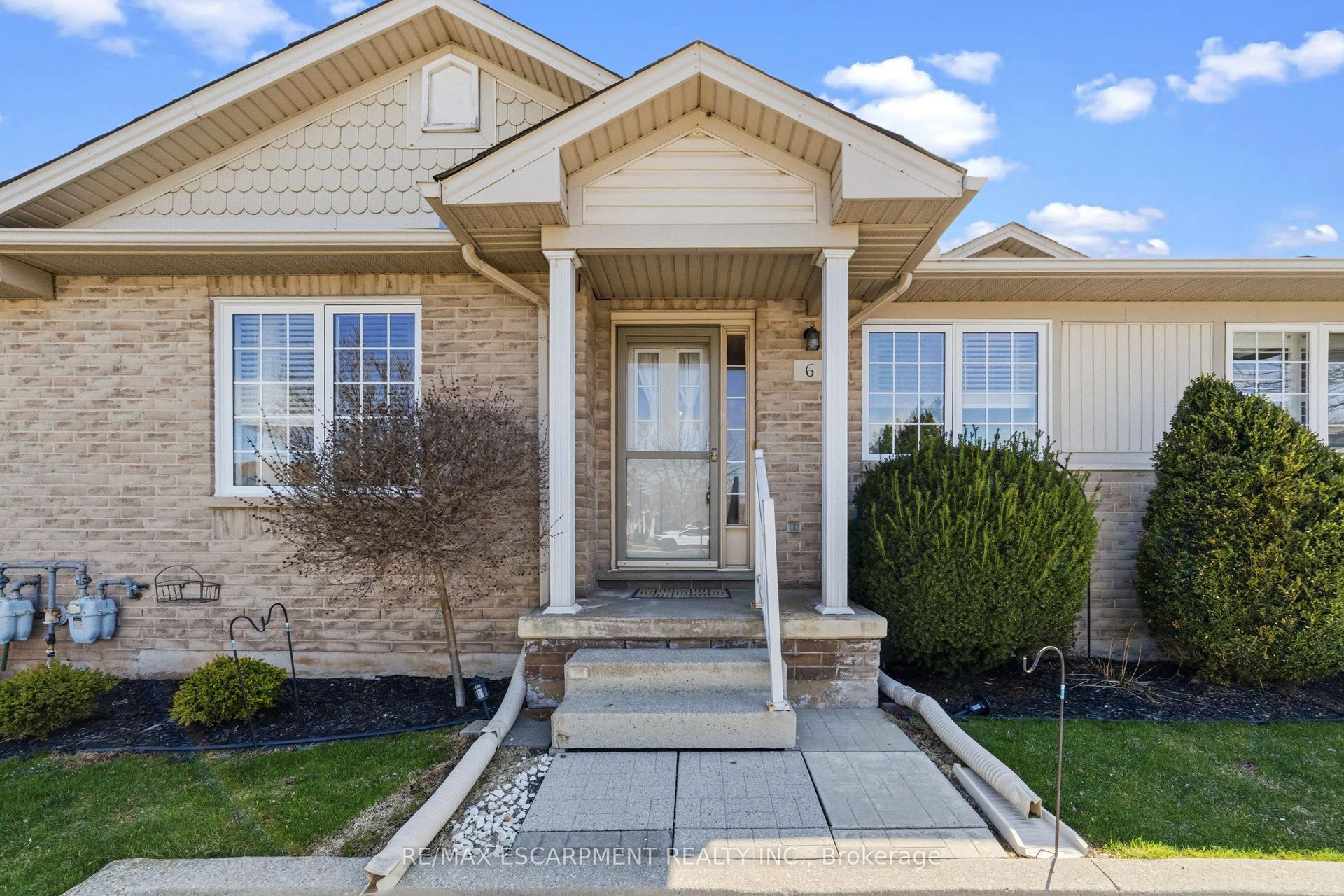 24 Kenyon Crescent 6 #6 — photo 1