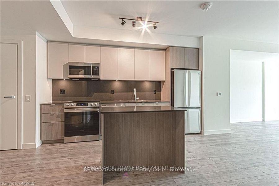 133 Bronte Road B0416 #B0416, Oakville — Condo for lease, photo 1