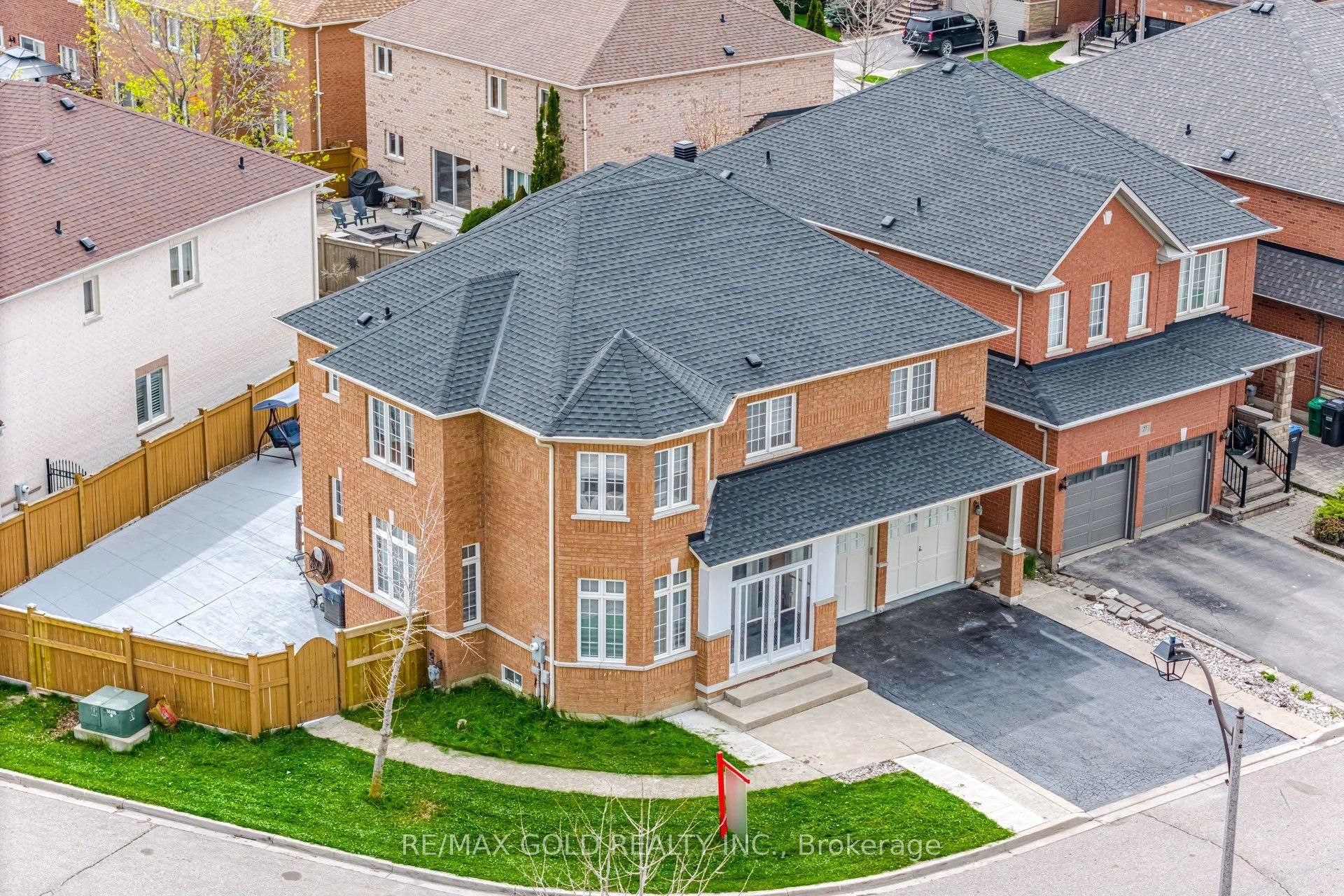 29 Laurentide Crescent — photo 1