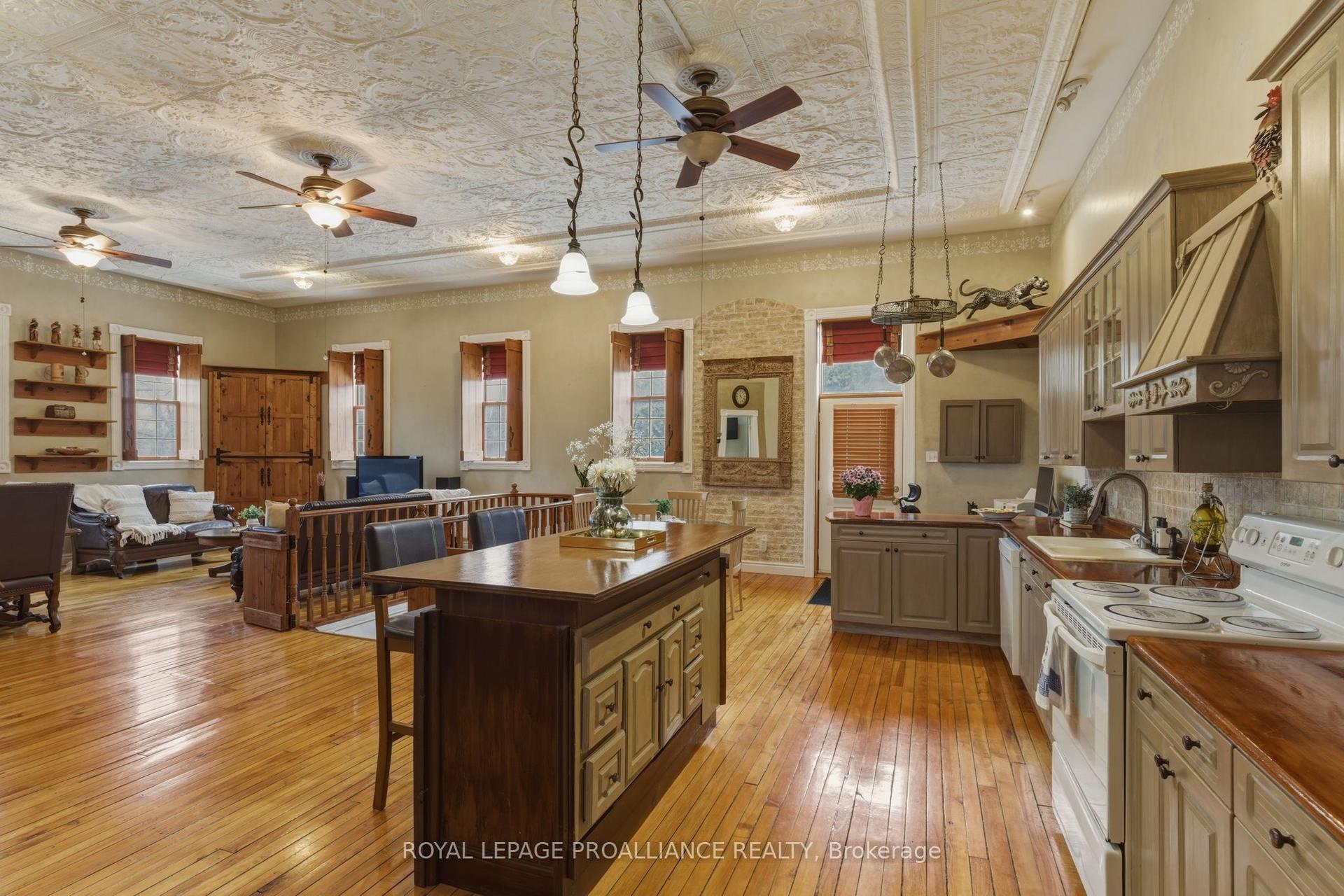 157 Norway Street — photo 1