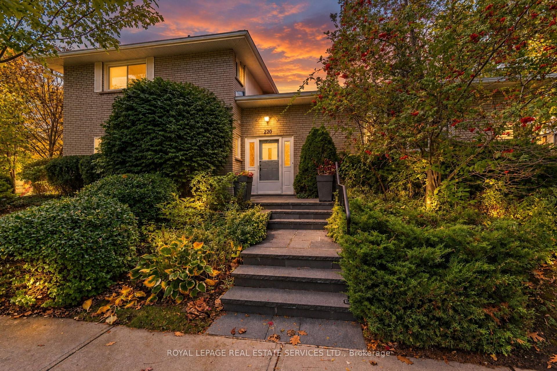 220 Edenbridge Drive, Toronto — Detached for sale, photo 1