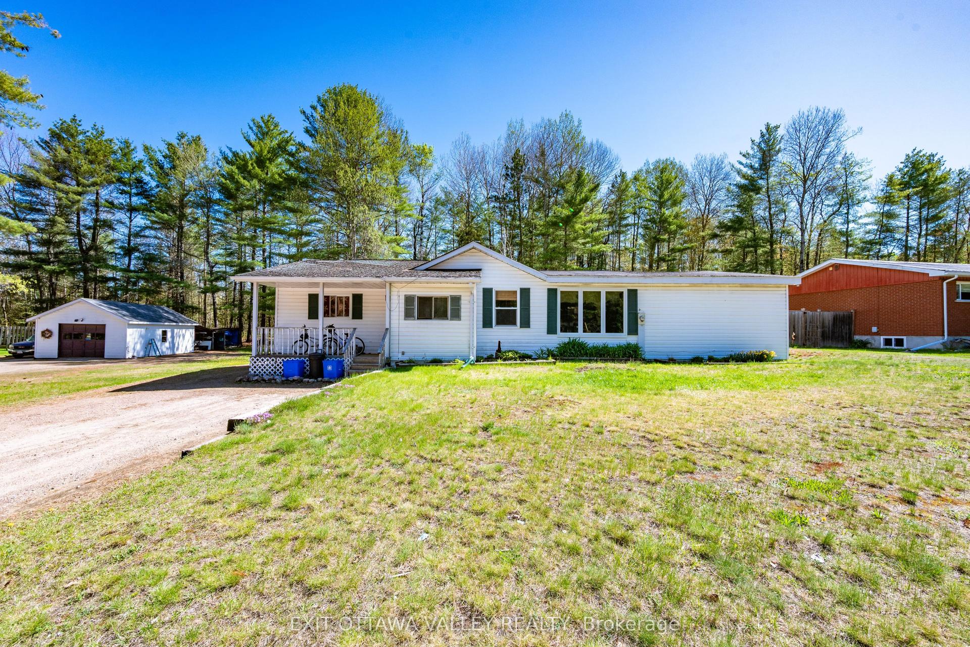 32848 Highway 17 Highway, Laurentian Hills — Detached for sale, photo 1
