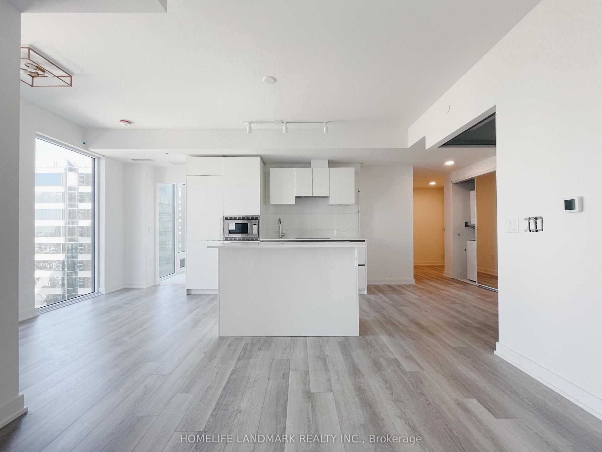 238 Simcoe Street 2009 #2009 — photo 1