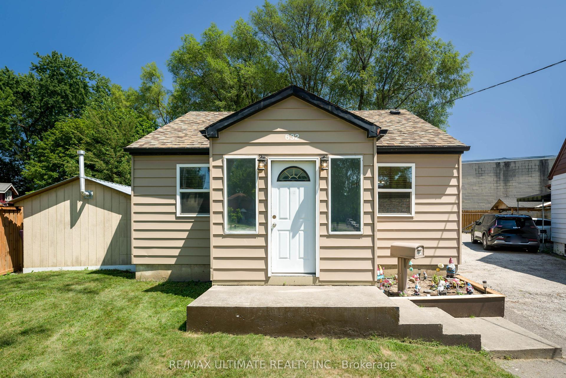632 Trethewey Drive, Toronto — Detached for sale, photo 1