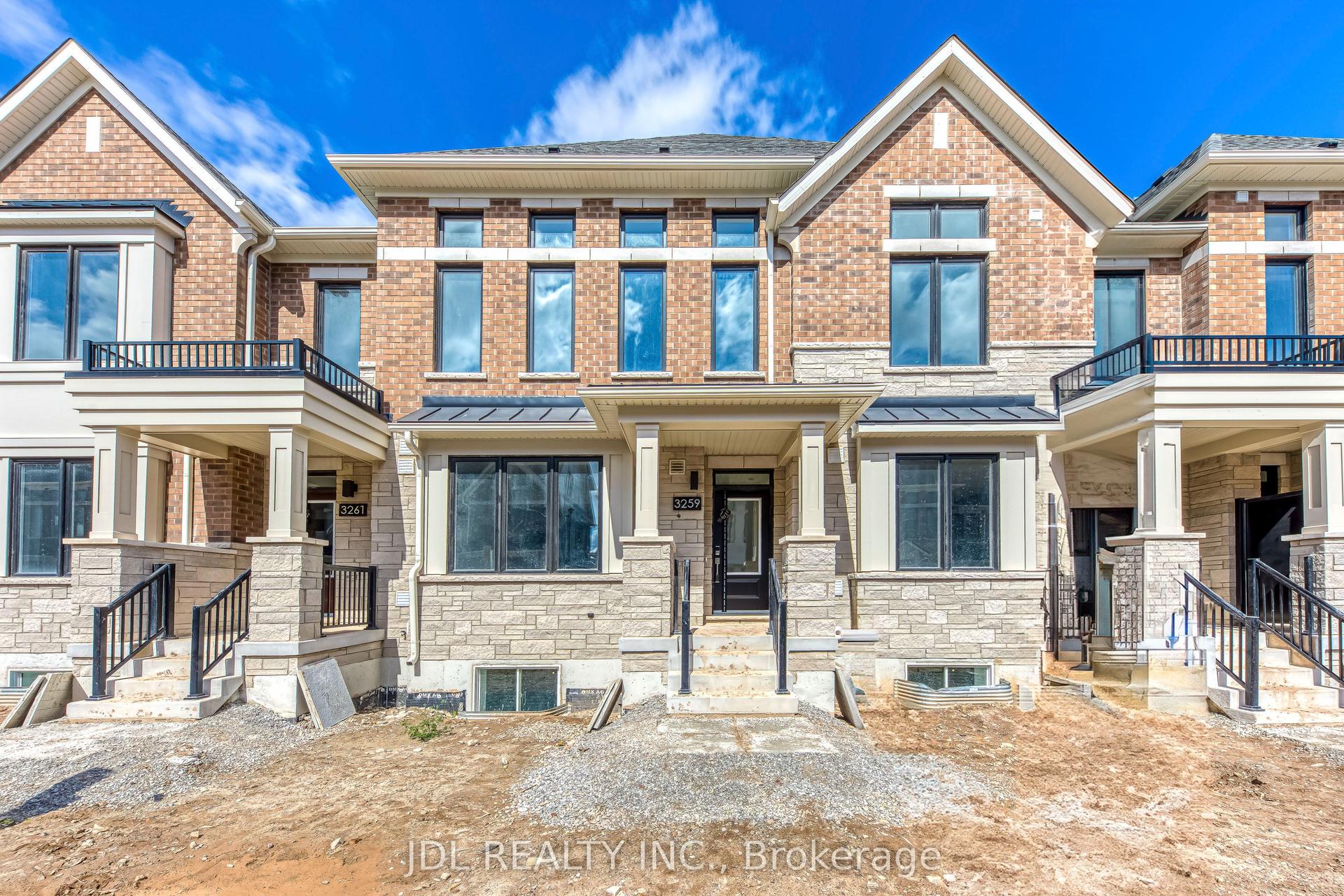 3259 Crystal Drive — photo 1
