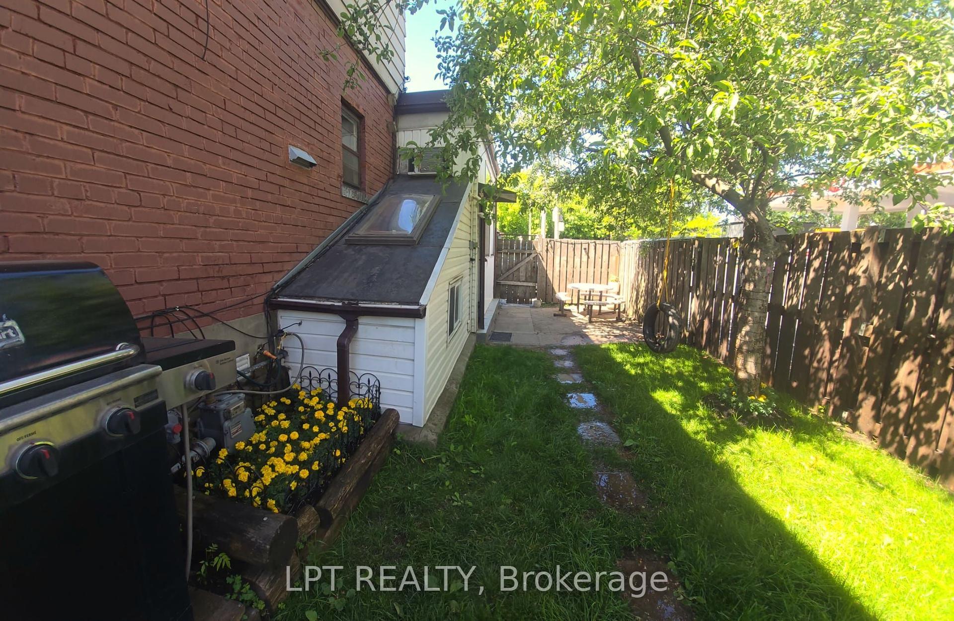 1314 Dupont Street — photo 1