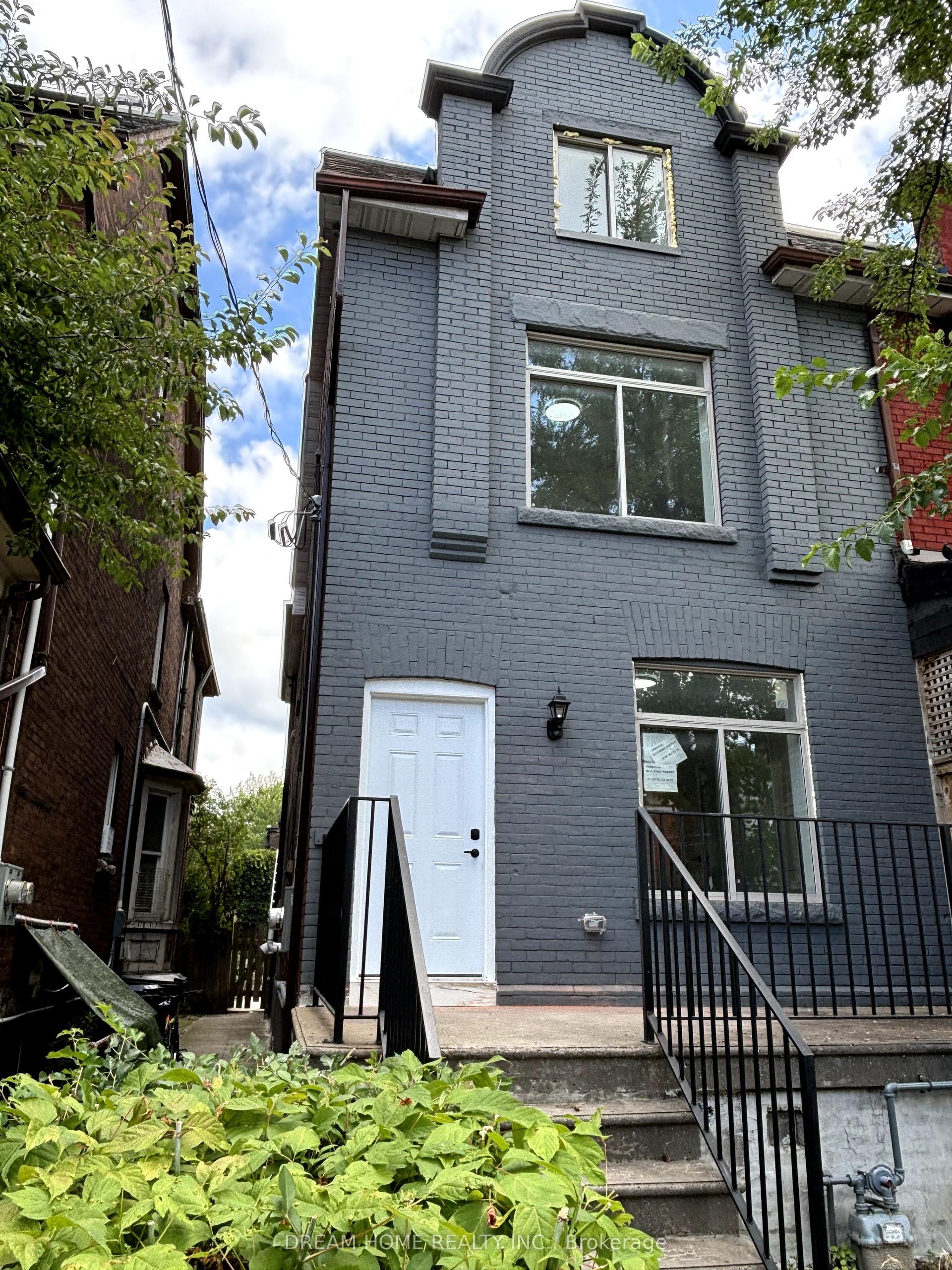 643 Bathurst Street B03 #B03, Toronto — Semi-Detached for lease, photo 1