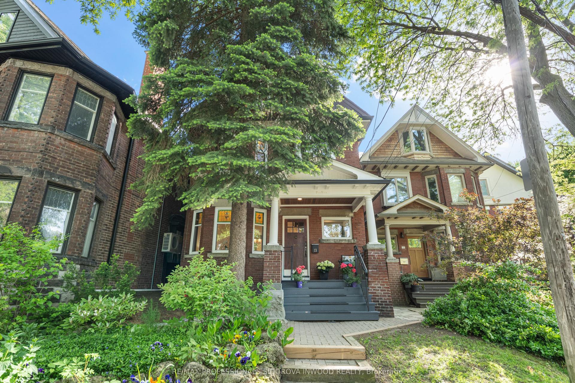 13 Evelyn Crescent — photo 1