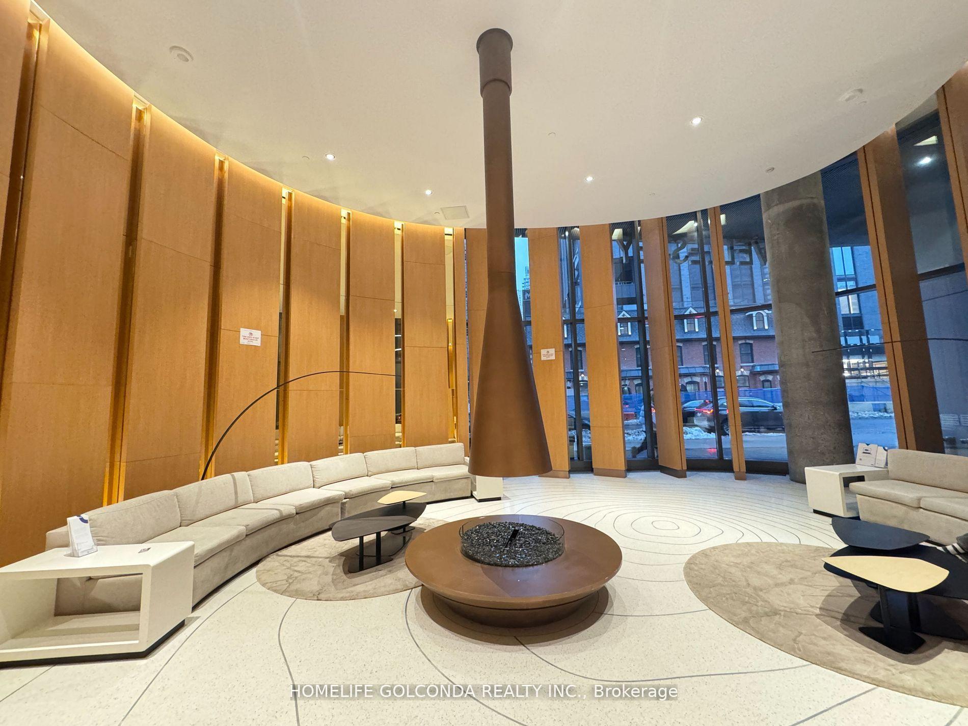 11 Wellesley Street W 4006 #4006, Toronto — Condo for sale, photo 1