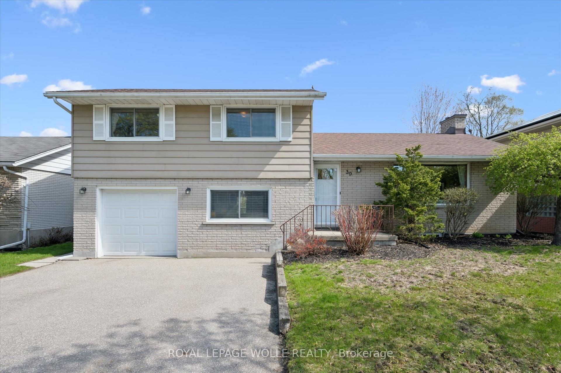 39 Charlotte Crescent — photo 1