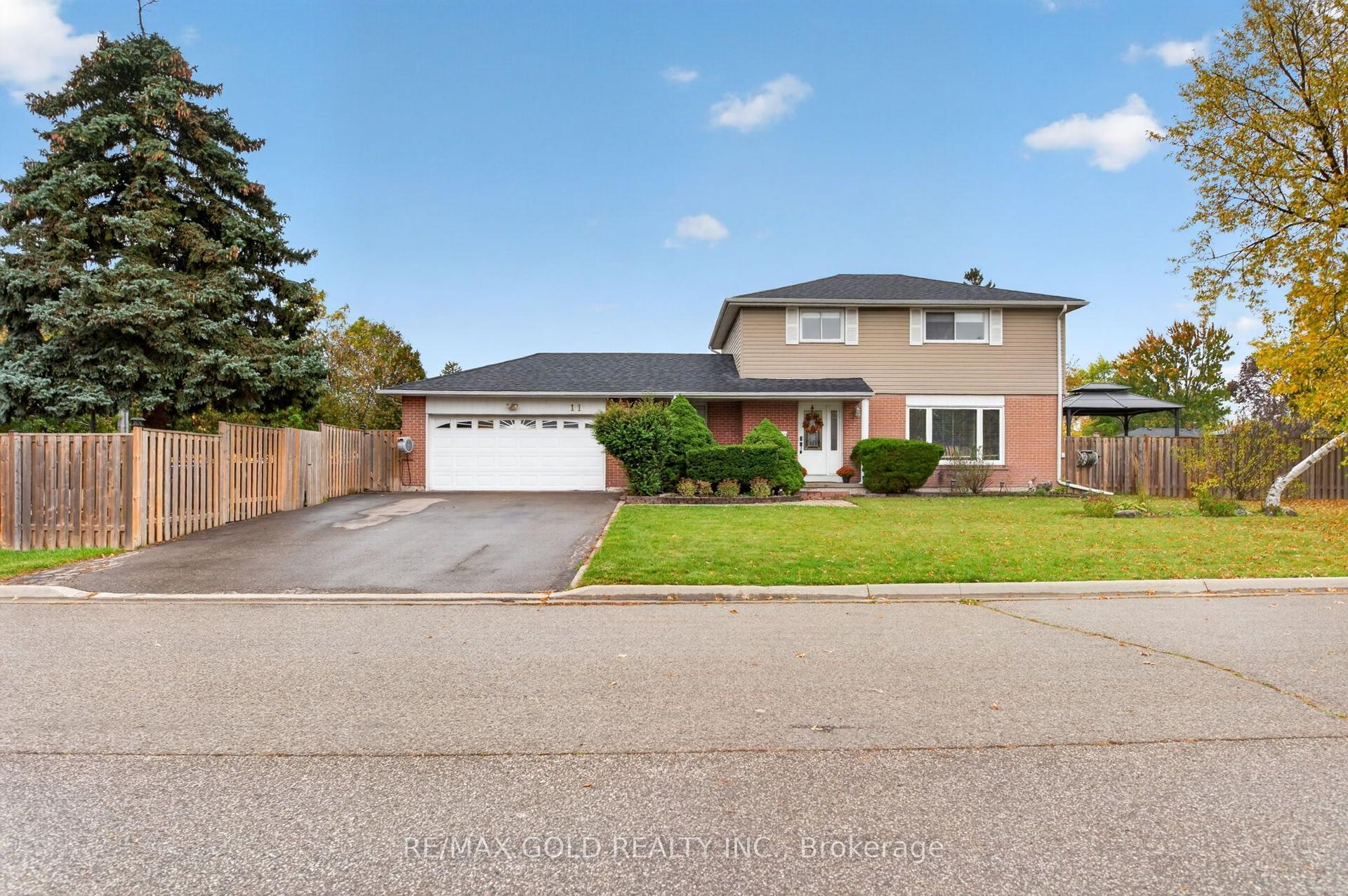 11 Dowling Crescent, Brampton — Detached for sale, photo 1