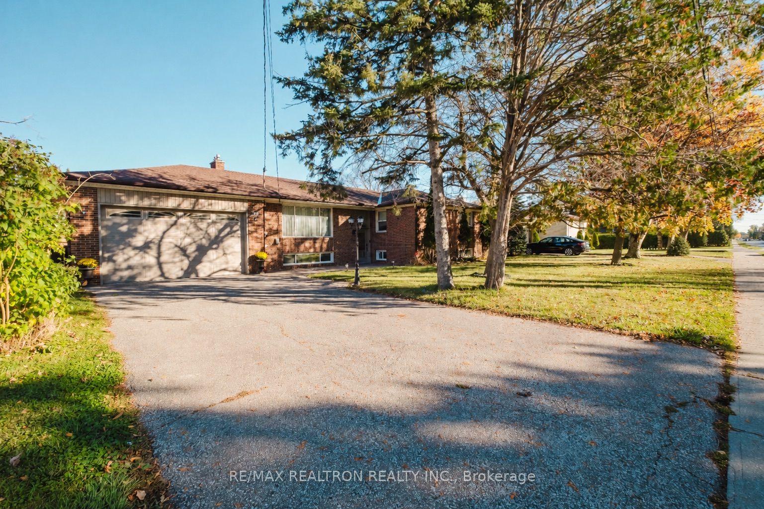 92 Bond Crescent, Richmond Hill — Detached for sale, photo 1