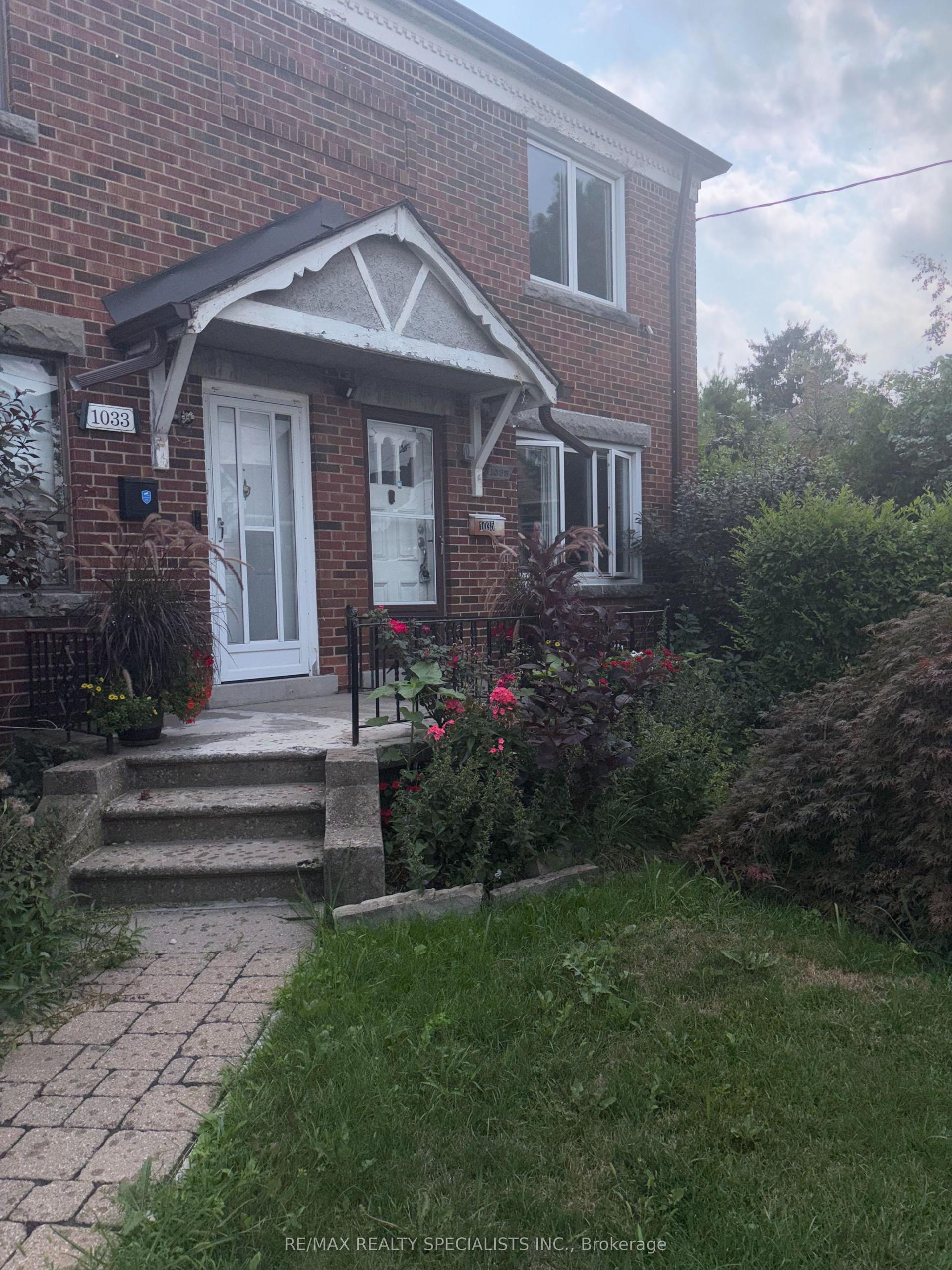 1035 Briar Hill Avenue Main & 2nd #Main & 2nd, Toronto — Semi-Detached for lease, photo 1