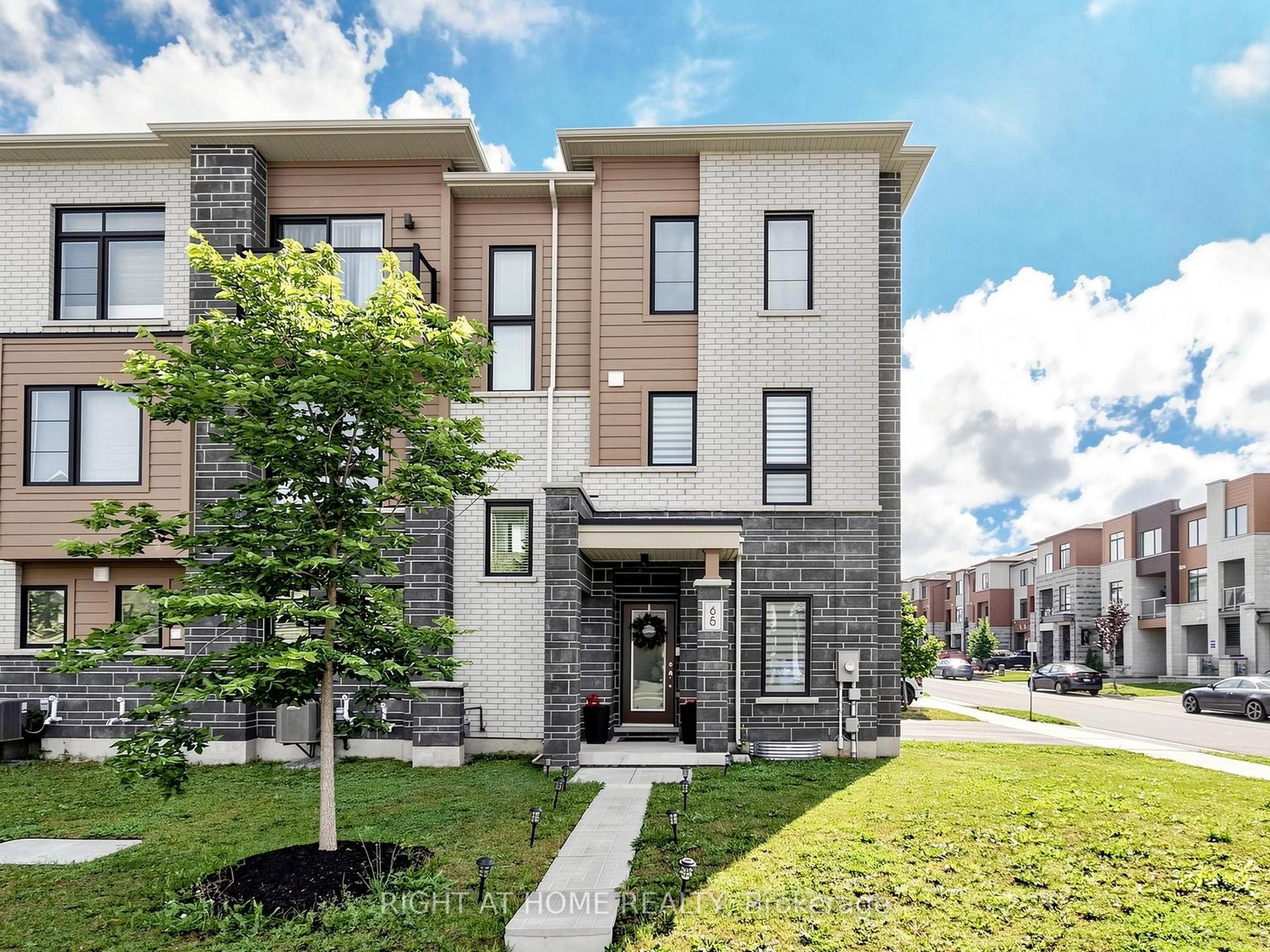 65 Allure Street, Newmarket — Townhouse for sale, photo 1