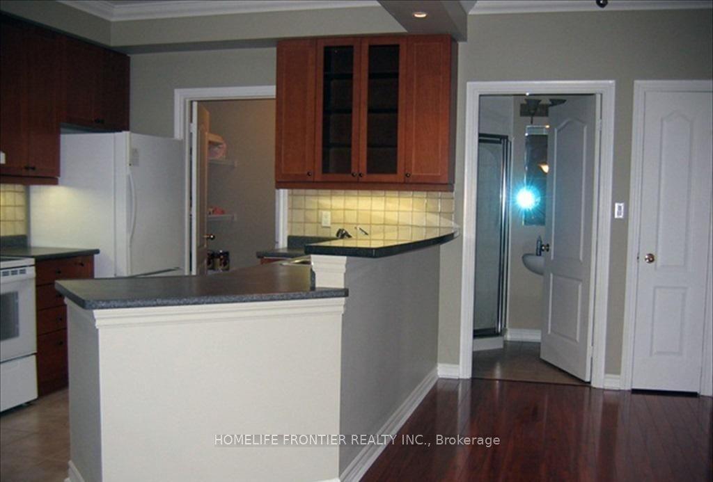 3351 Cawthra Road 402 #402 — photo 1