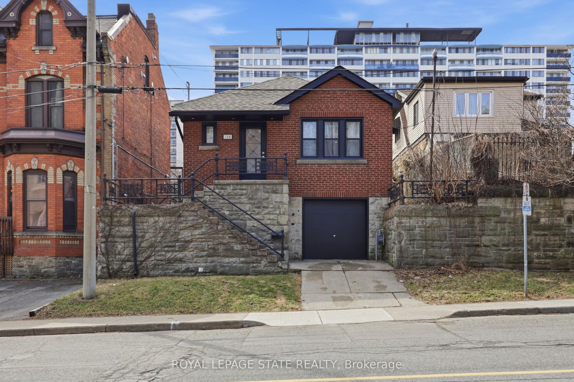 129 Jackson Street W — photo 1