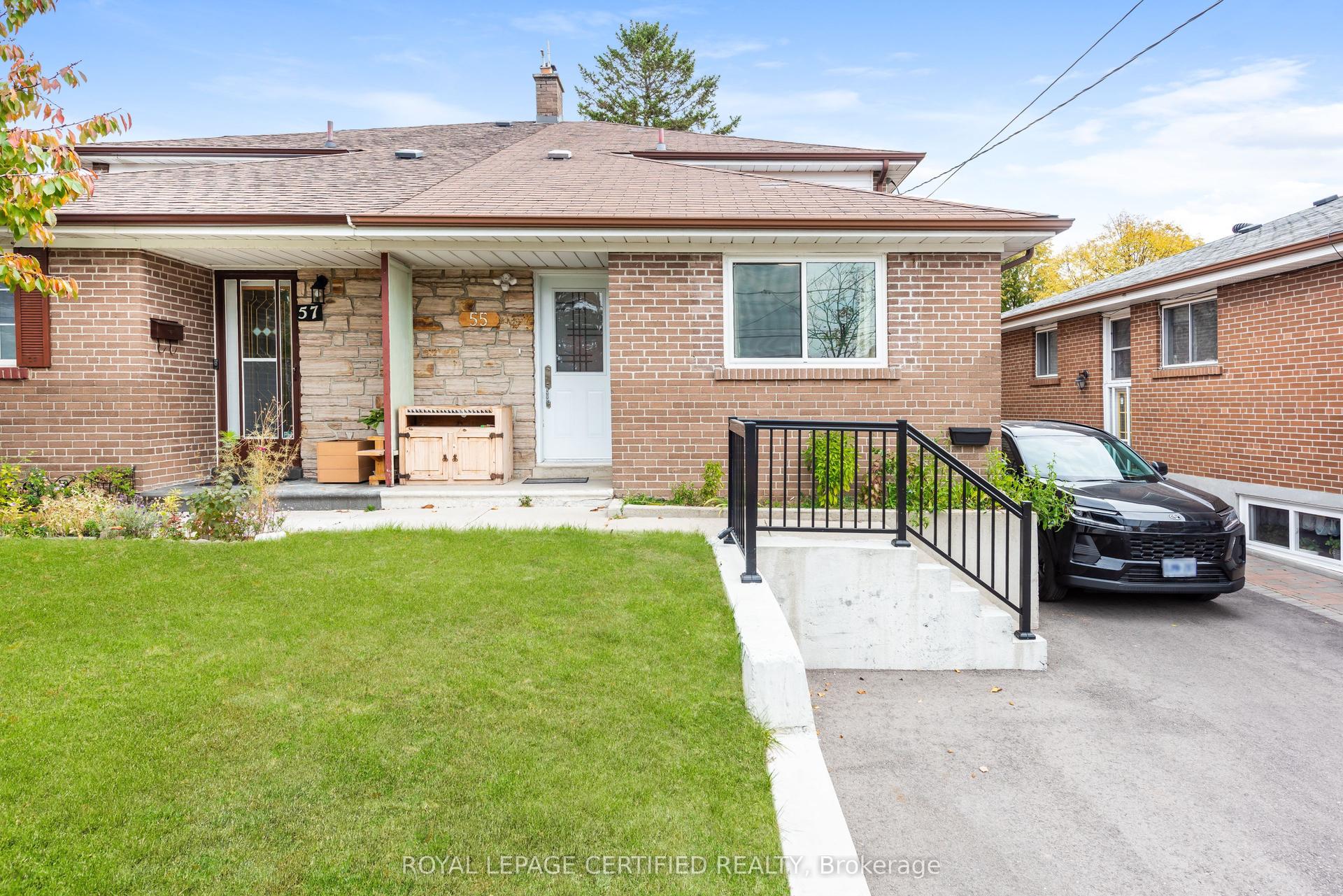 55 Pearldale Avenue, Toronto — Semi-Detached for lease, photo 1