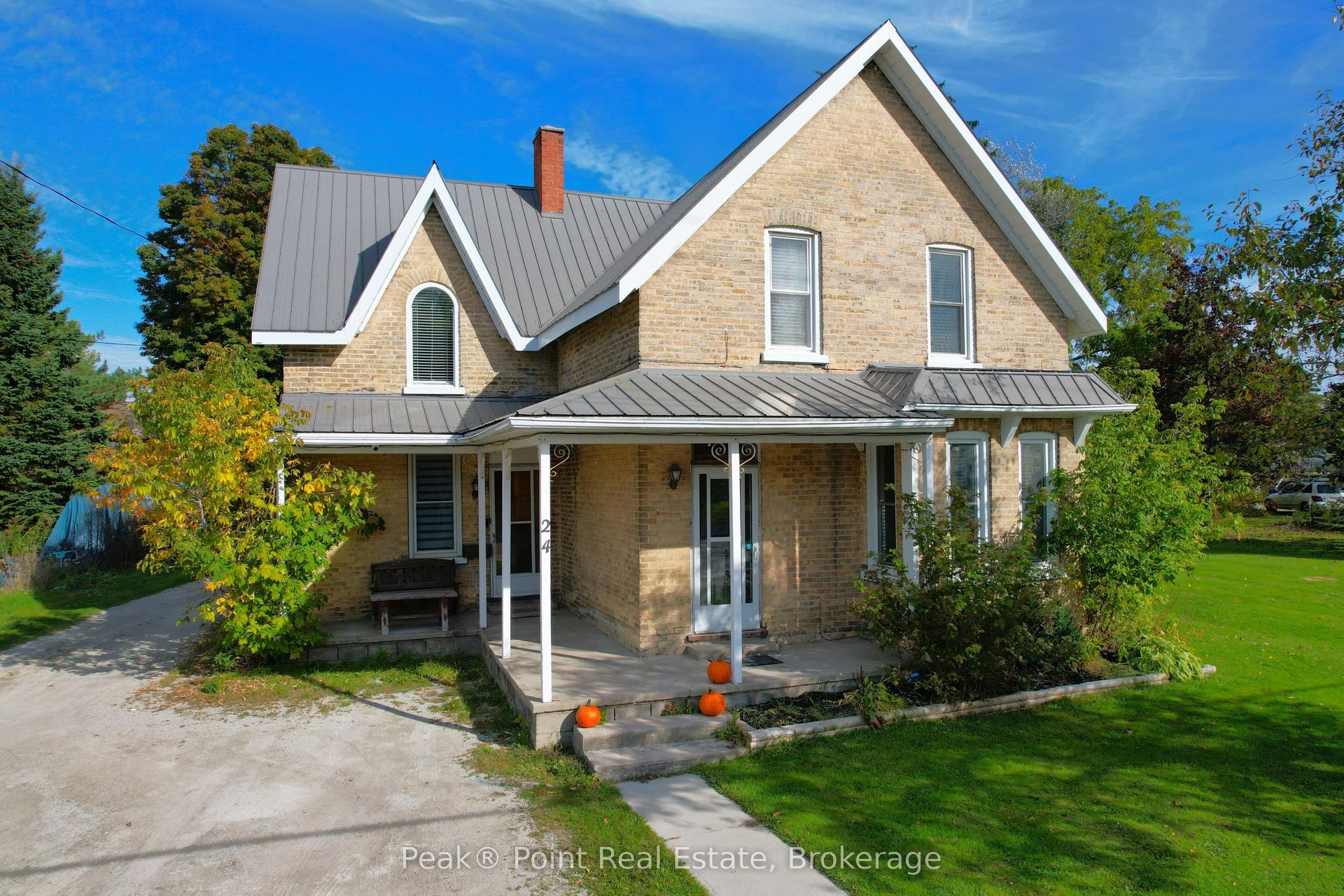 24 QUEEN Street E — photo 1