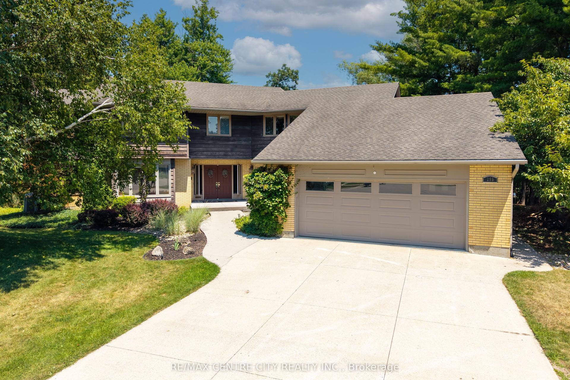 255 MILL POND Crescent, Strathroy-Caradoc — Detached for sale, photo 1