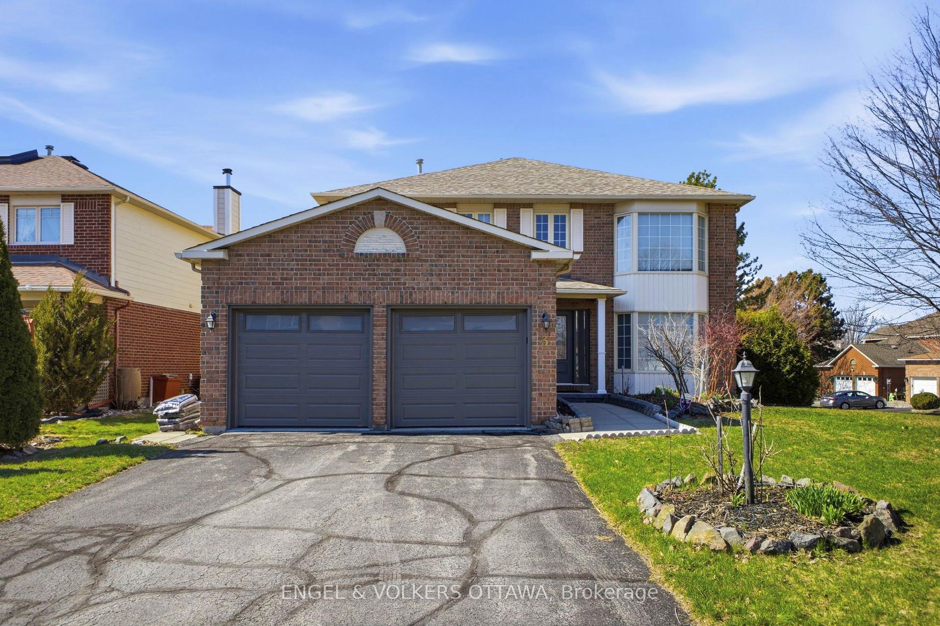 3 Balding Crescent — photo 1