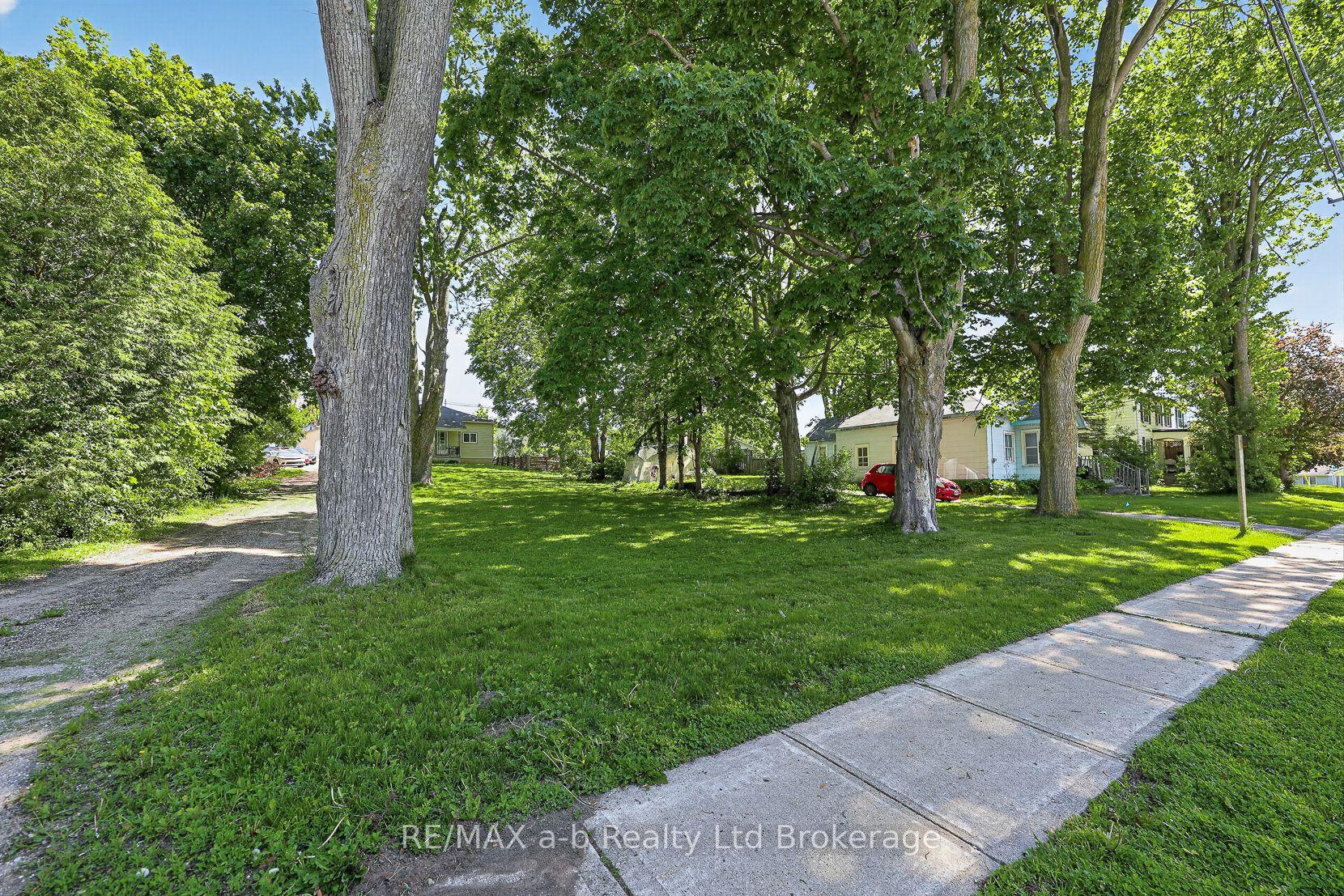 305 Hall Street, Ingersoll — Land for sale, photo 1