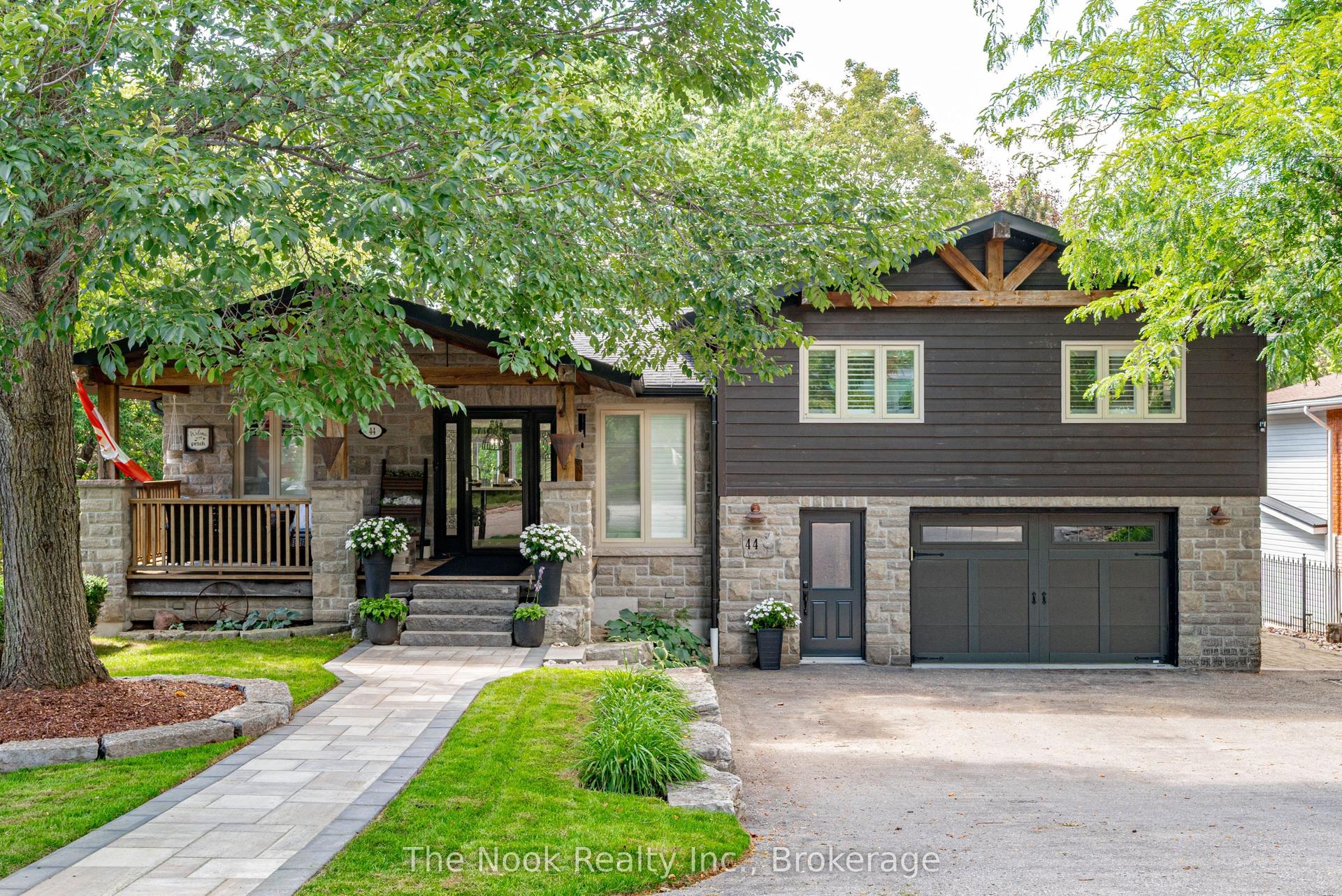 44 Bagot Street, Whitby — Detached for sale, photo 1