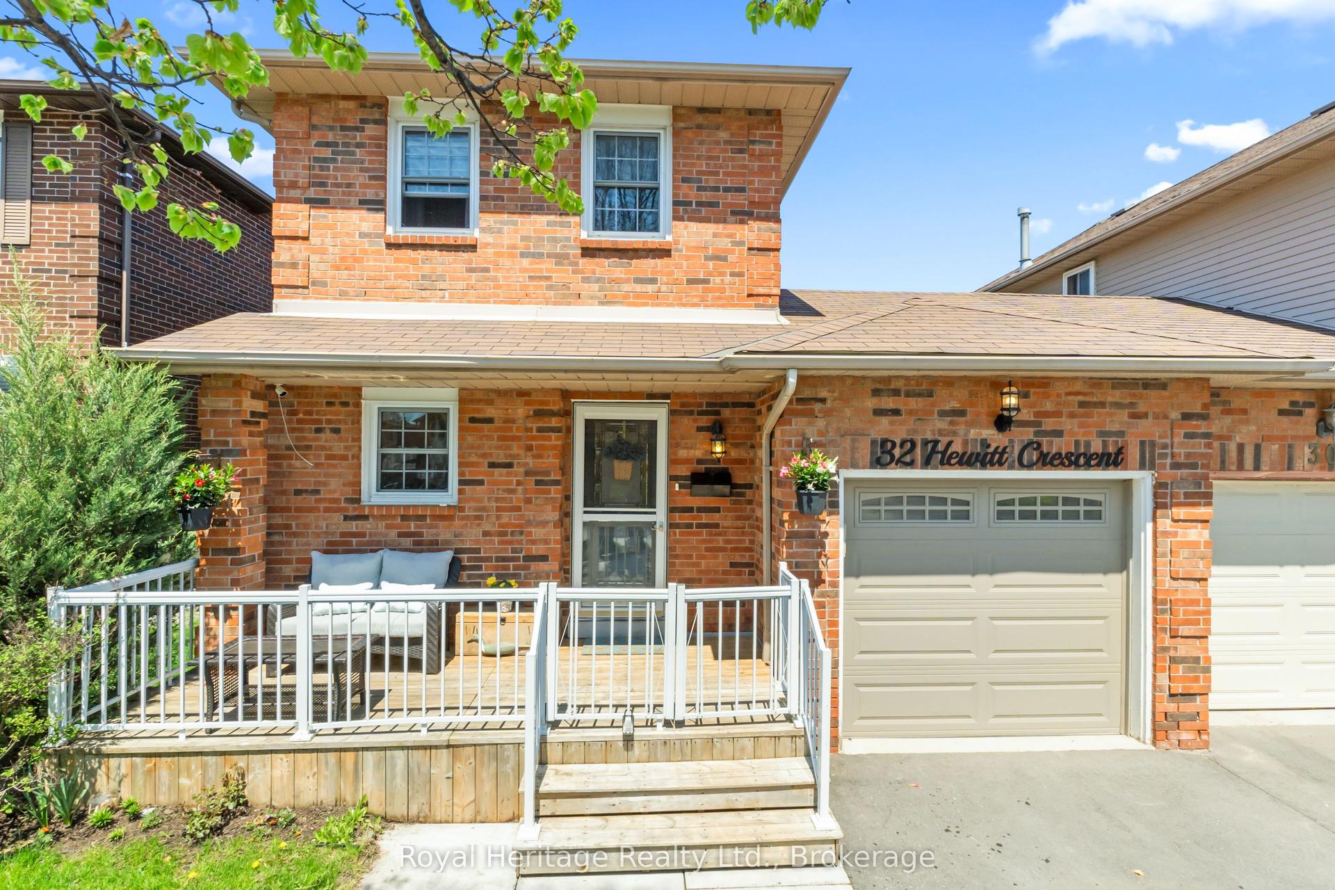 32 Hewitt Crescent — photo 1