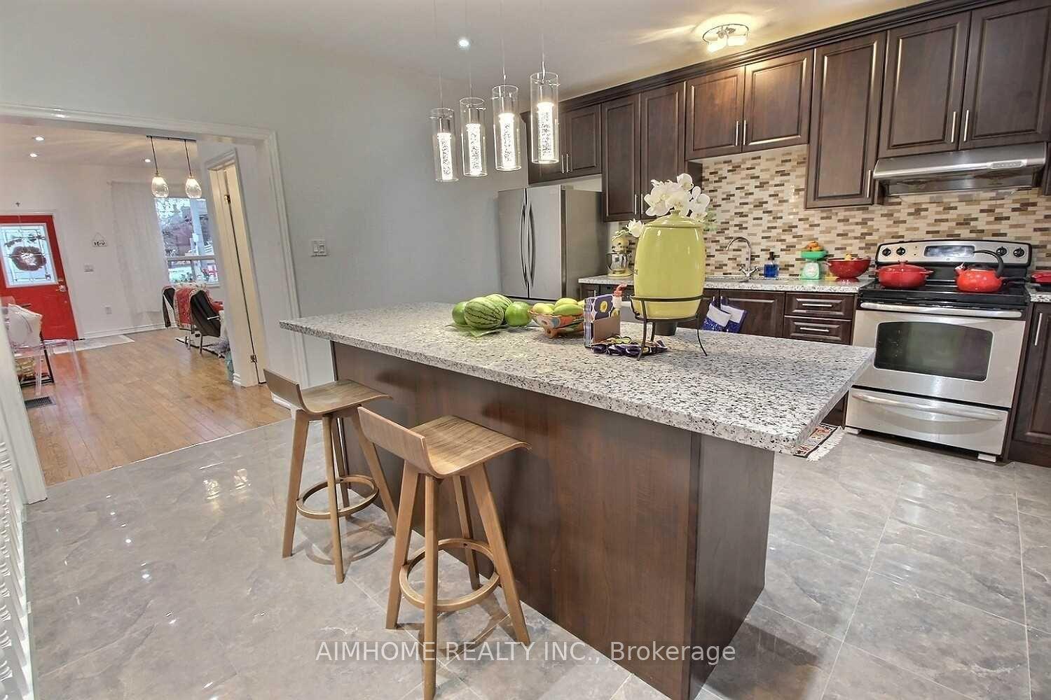 966 Dundas Street E, Toronto — Detached for sale, photo 1