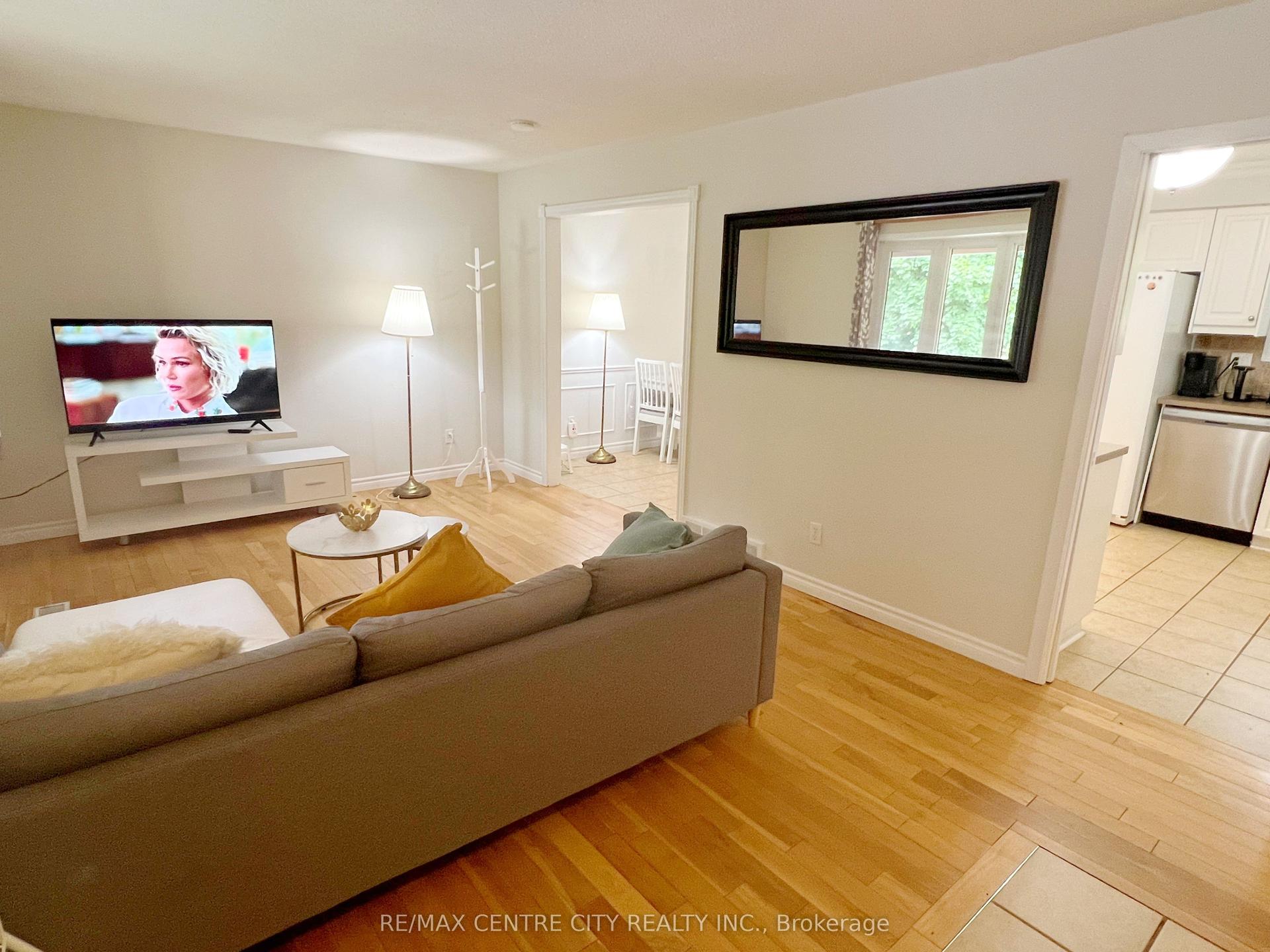 116 Paperbirch Crescent E Upper Unit #Upper Unit — photo 1