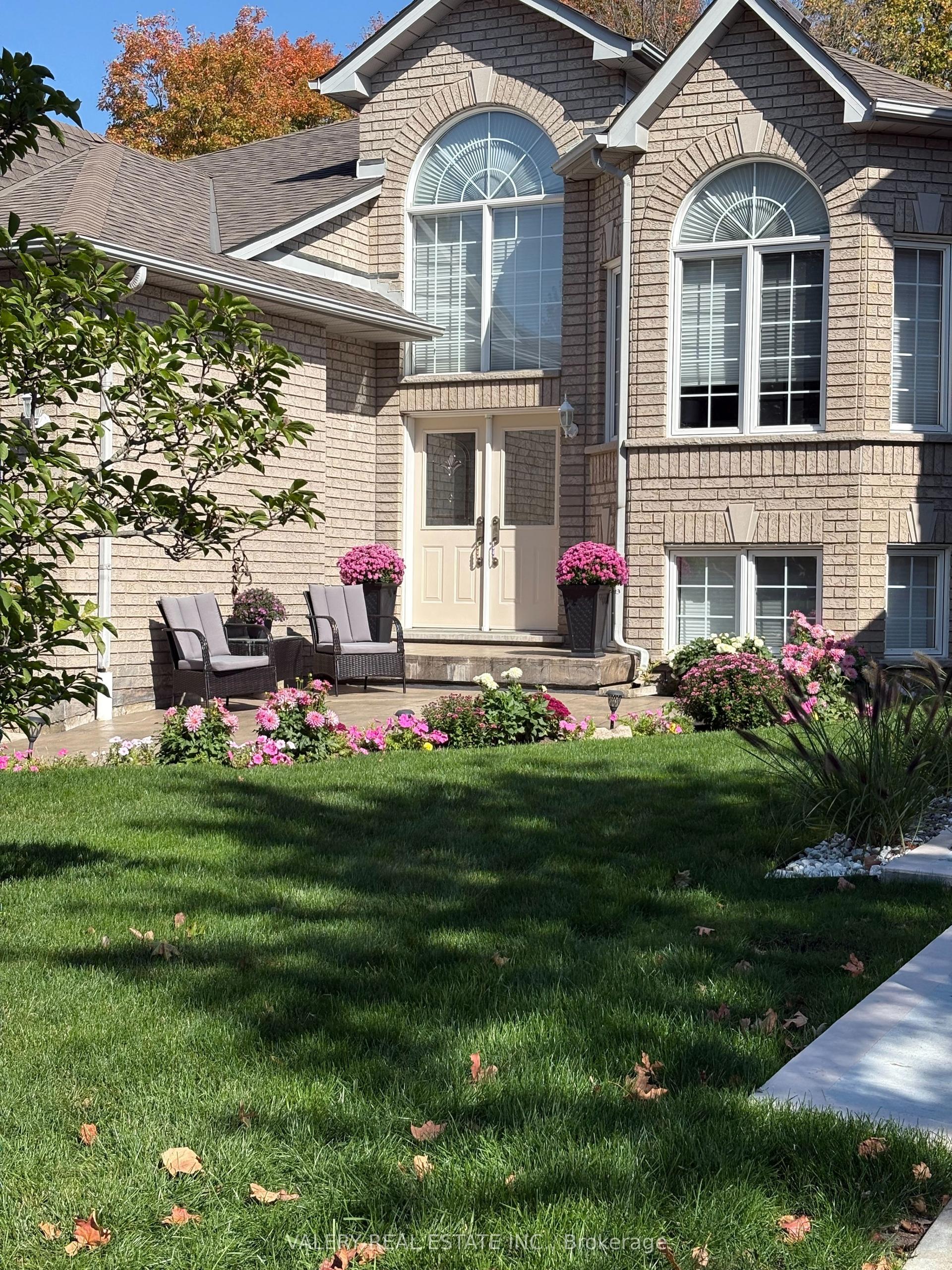 13 Blueberry Hill Court — photo 1