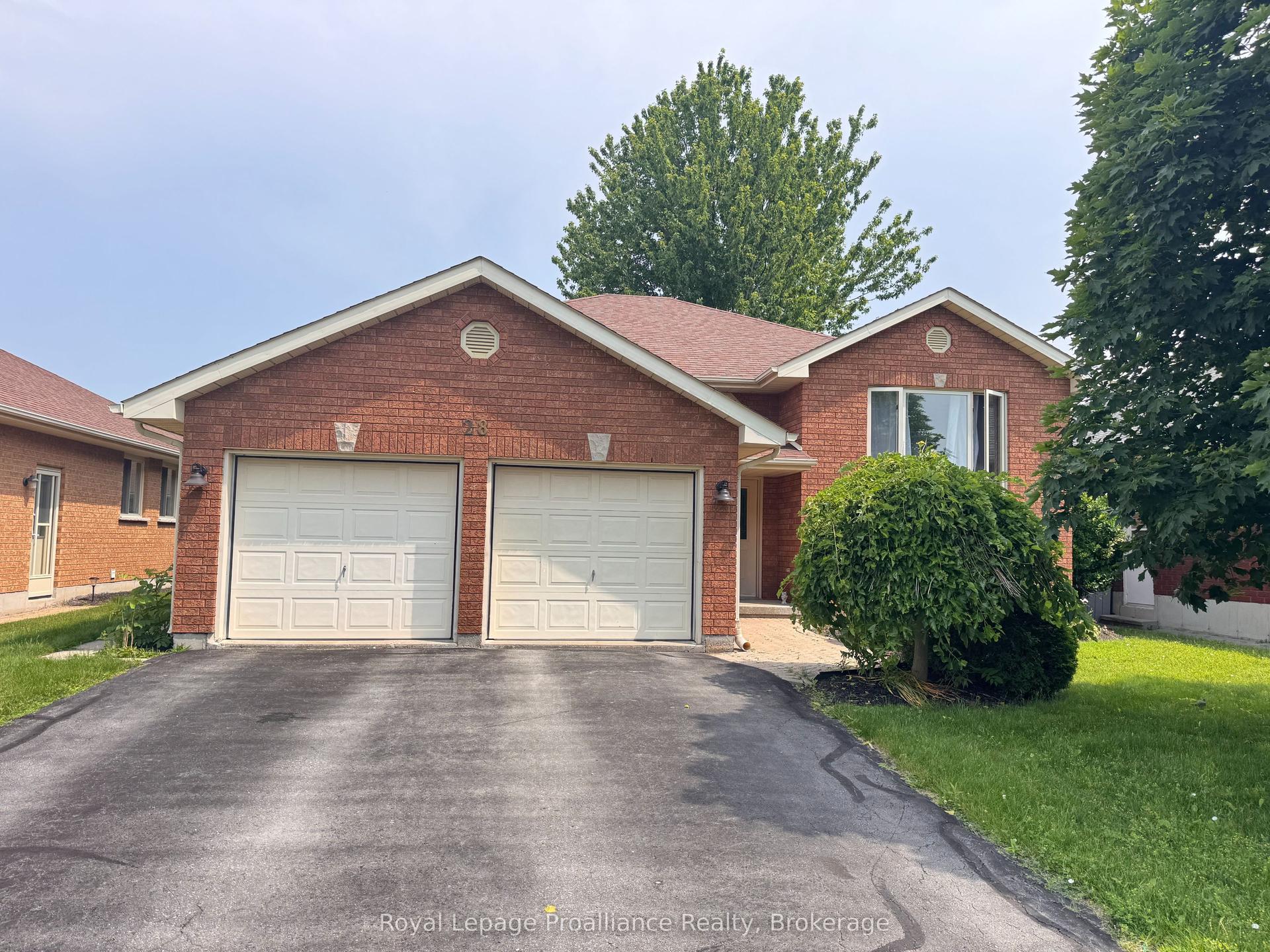 28 Oak Ridge Boulevard, Belleville — Detached for lease, photo 1