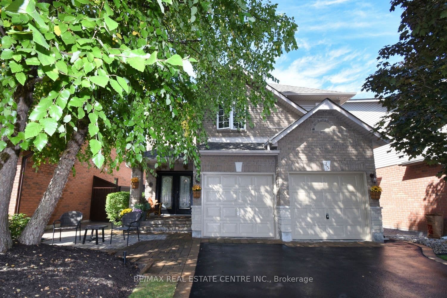 35 Eringate Drive — photo 1