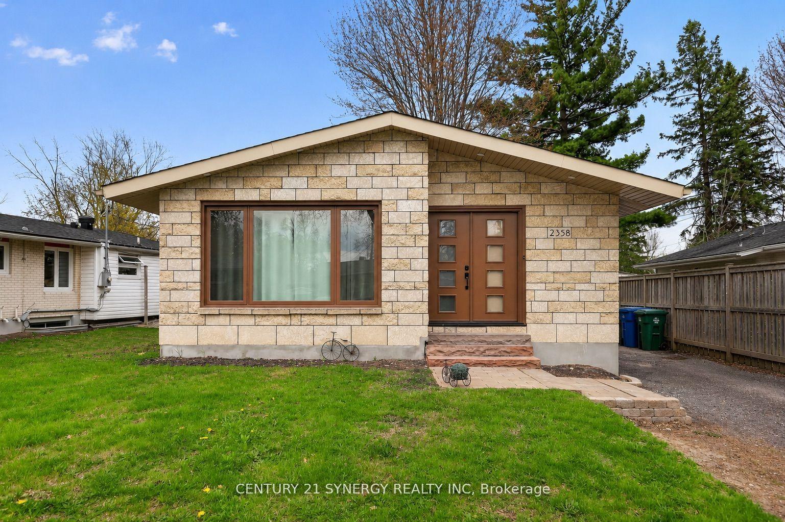 2358 Joliffe Street — photo 1