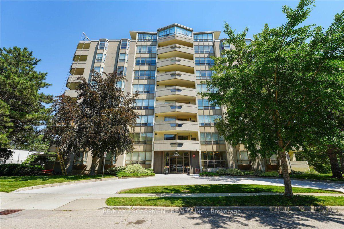 8 Village Green Boulevard 807 #807, Hamilton — Condo for sale, photo 1