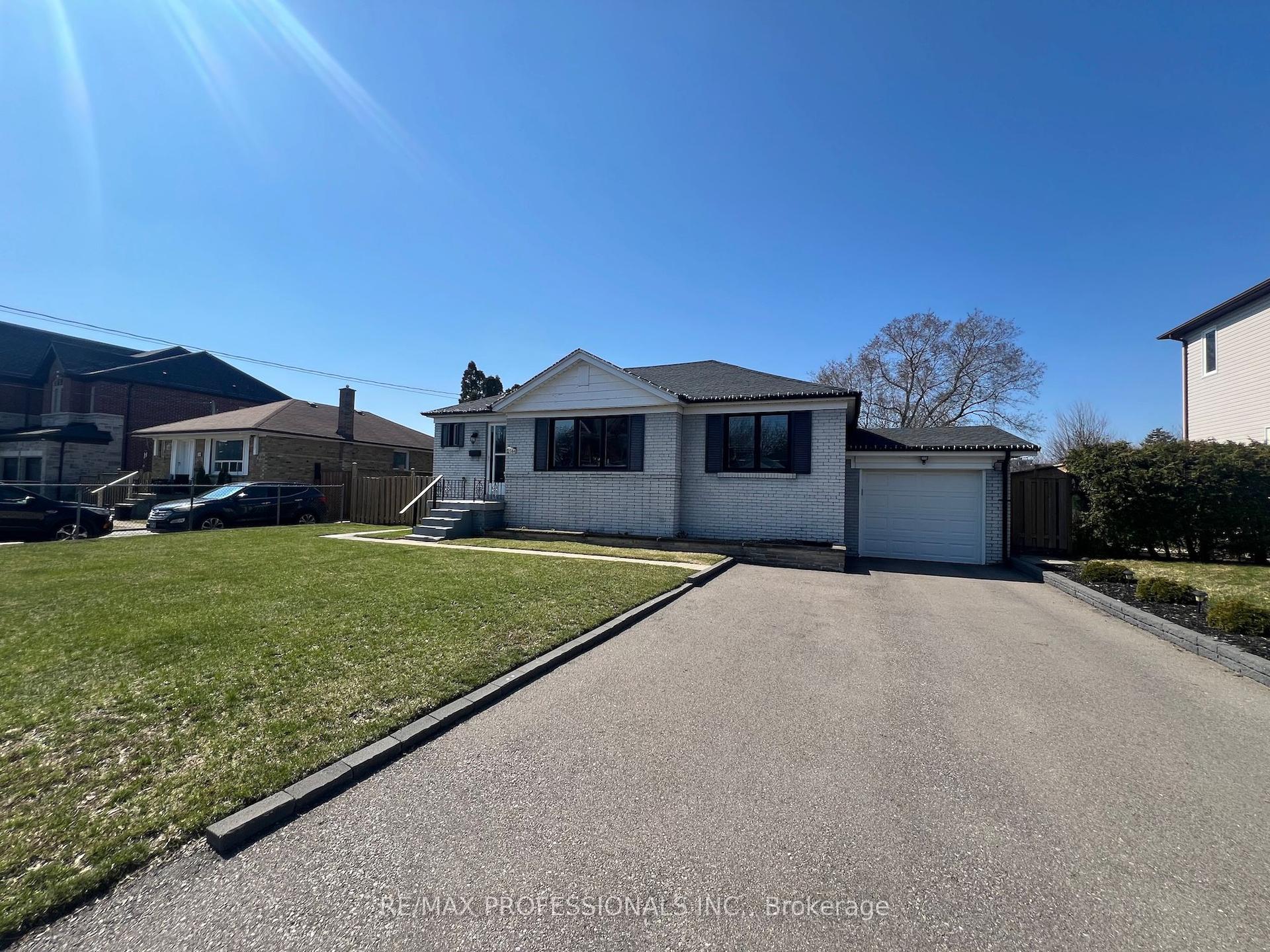 2504 Donnavale Drive — photo 1